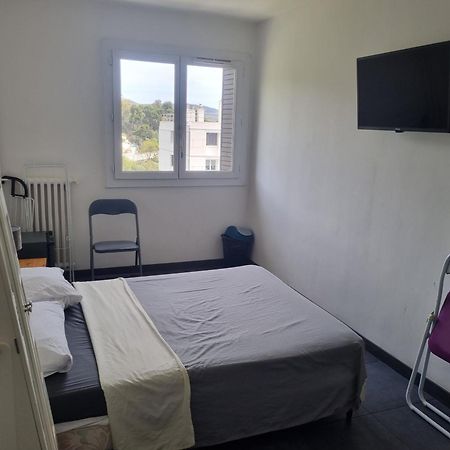 New Cheap Private Room, Kitchen , Overwieuw Sea,Tram On Spot, 12 Minutes From Nice Train Station With Tram , Beach In 17 Min Tram , Chambre Privee Pas Cher, Cuisine Equipee , Tram Sur Place, Apercu Mer, 12 Min De La Gare De Nice Avec Le Tram, 17 Min Dış mekan fotoğraf