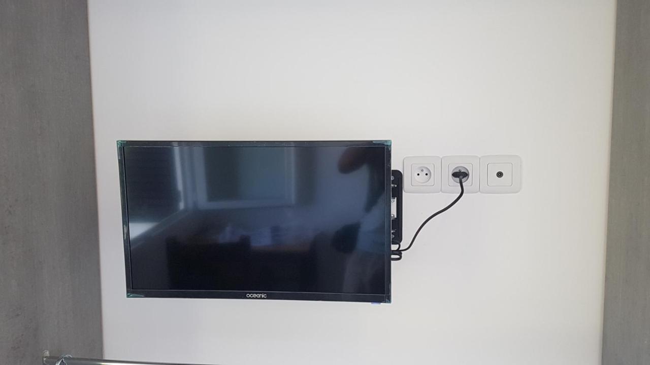 New Cheap Private Room, Kitchen , Overwieuw Sea,Tram On Spot, 12 Minutes From Nice Train Station With Tram , Beach In 17 Min Tram , Chambre Privee Pas Cher, Cuisine Equipee , Tram Sur Place, Apercu Mer, 12 Min De La Gare De Nice Avec Le Tram, 17 Min Dış mekan fotoğraf