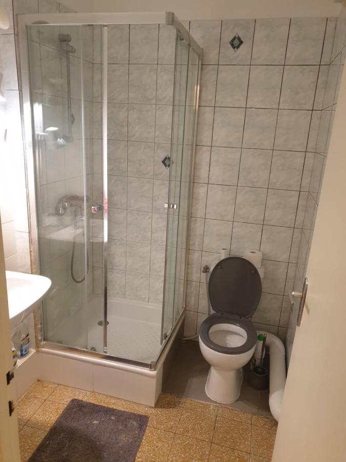 New Cheap Private Room, Kitchen , Overwieuw Sea,Tram On Spot, 12 Minutes From Nice Train Station With Tram , Beach In 17 Min Tram , Chambre Privee Pas Cher, Cuisine Equipee , Tram Sur Place, Apercu Mer, 12 Min De La Gare De Nice Avec Le Tram, 17 Min Dış mekan fotoğraf