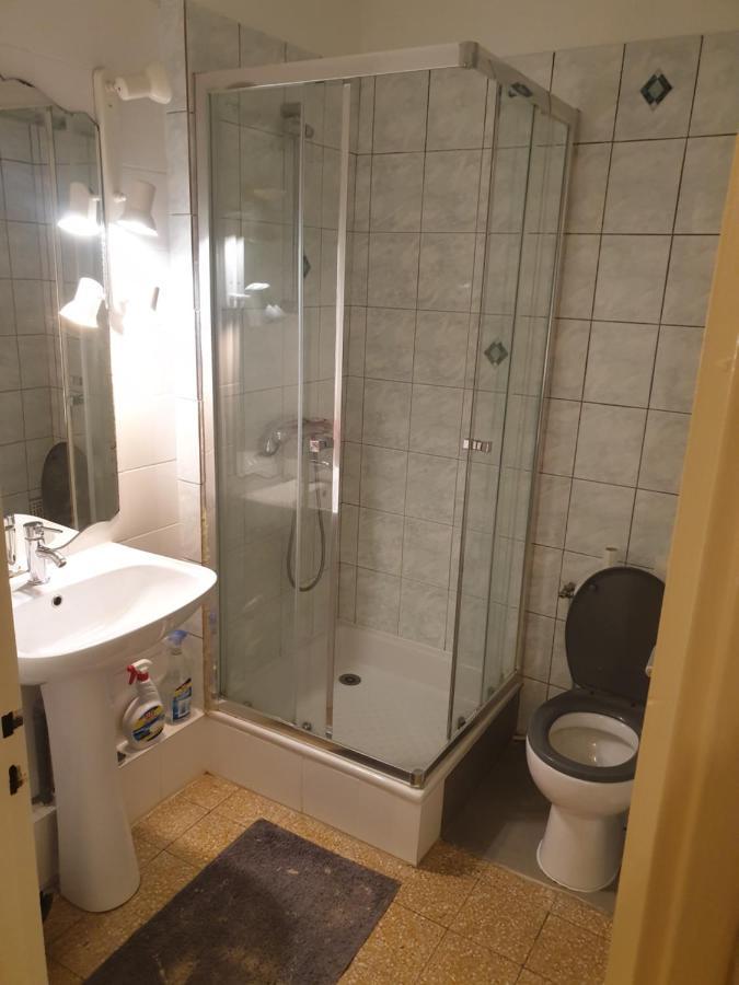 New Cheap Private Room, Kitchen , Overwieuw Sea,Tram On Spot, 12 Minutes From Nice Train Station With Tram , Beach In 17 Min Tram , Chambre Privee Pas Cher, Cuisine Equipee , Tram Sur Place, Apercu Mer, 12 Min De La Gare De Nice Avec Le Tram, 17 Min Dış mekan fotoğraf