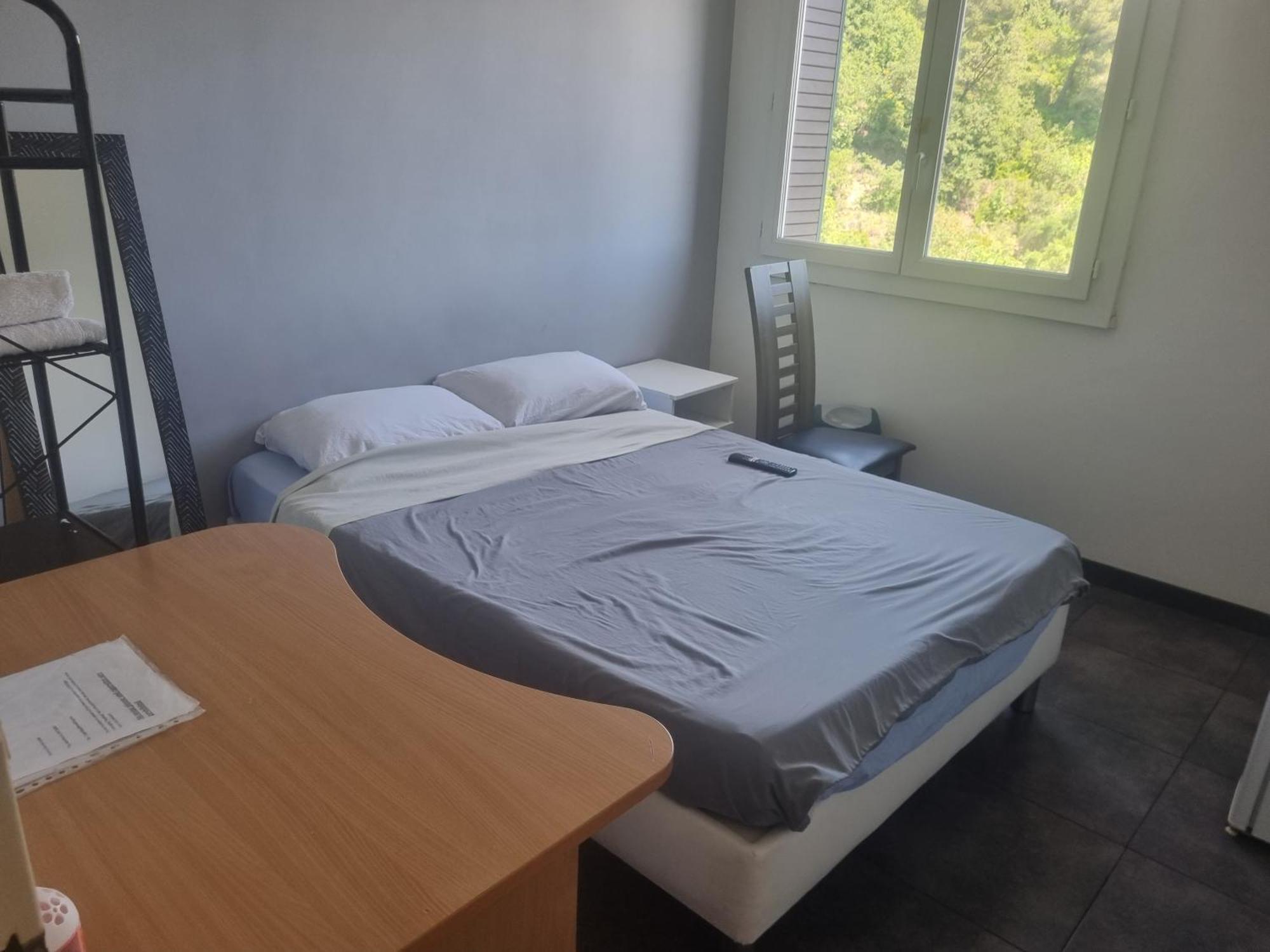 New Cheap Private Room, Kitchen , Overwieuw Sea,Tram On Spot, 12 Minutes From Nice Train Station With Tram , Beach In 17 Min Tram , Chambre Privee Pas Cher, Cuisine Equipee , Tram Sur Place, Apercu Mer, 12 Min De La Gare De Nice Avec Le Tram, 17 Min Oda fotoğraf