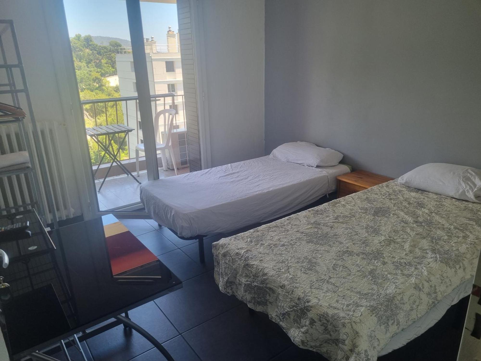 New Cheap Private Room, Kitchen , Overwieuw Sea,Tram On Spot, 12 Minutes From Nice Train Station With Tram , Beach In 17 Min Tram , Chambre Privee Pas Cher, Cuisine Equipee , Tram Sur Place, Apercu Mer, 12 Min De La Gare De Nice Avec Le Tram, 17 Min Oda fotoğraf