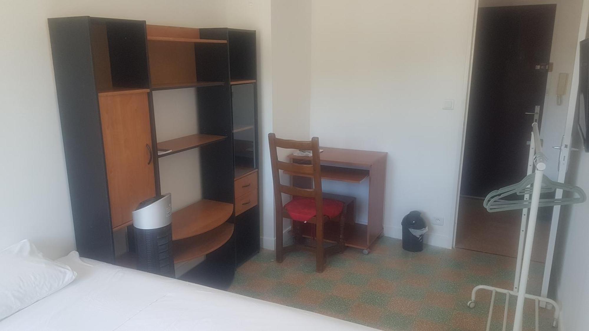New Cheap Private Room, Kitchen , Overwieuw Sea,Tram On Spot, 12 Minutes From Nice Train Station With Tram , Beach In 17 Min Tram , Chambre Privee Pas Cher, Cuisine Equipee , Tram Sur Place, Apercu Mer, 12 Min De La Gare De Nice Avec Le Tram, 17 Min Oda fotoğraf